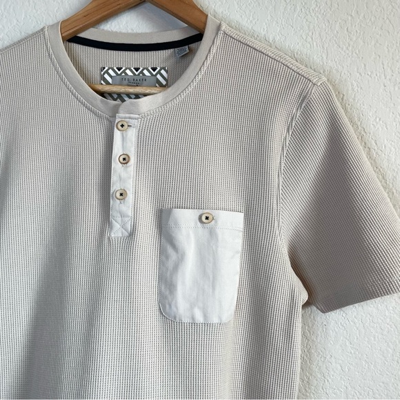 TED BAKER LONDON Tekilla Short Sleeve Henley Shirt Light Tan Stone Size 3 US Med - Picture 3 of 11